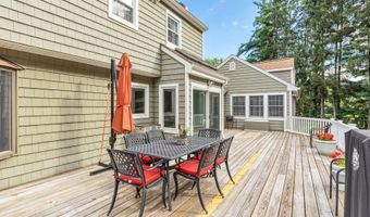 44 Devonshire Ct, Middletown, NJ 07748