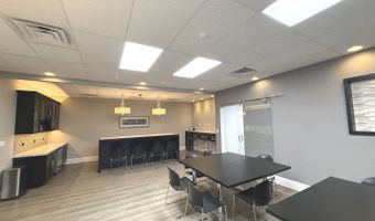 777 E Algonquin Rd, Algonquin, IL 60102