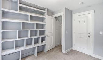 12 Park Ave 13, Narragansett, RI 02882