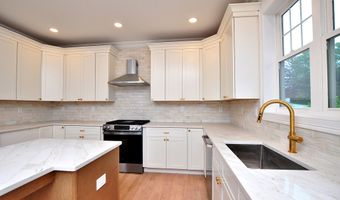 81 Club Dr, Berlin, CT 06037