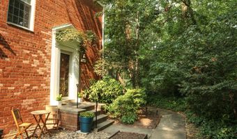 3327 MARTHA CUSTIS Dr 3327, Alexandria, VA 22302