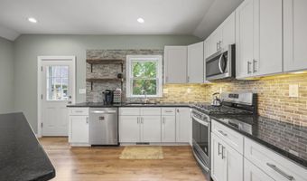 156 Myrtle Ave, Belford, NJ 07718