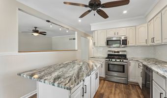 327 Oakwood Dr, Antioch, IL 60002