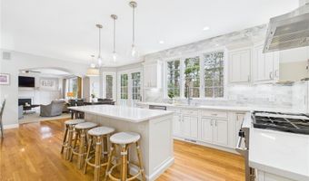 30 Taggart Ct, East Greenwich, RI 02818