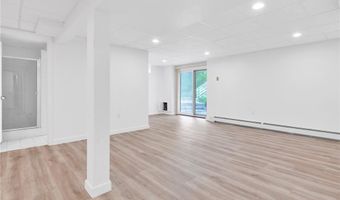 275 Boston Neck Rd, Narragansett, RI 02882