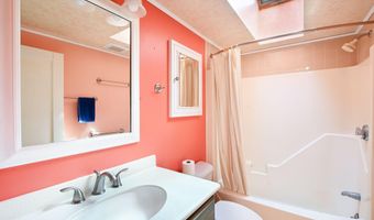 7 Freeman St, Bourne, MA 02532