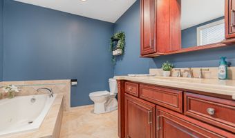 1237 Fox River Dr, Algonquin, IL 60102