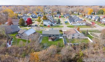 10902 Woodedge Dr, Allendale, MI 49401