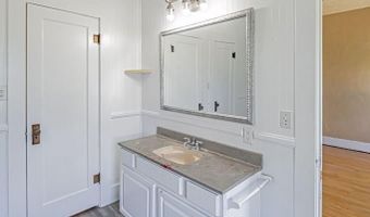 221 S Pine St, Blackfoot, ID 83211