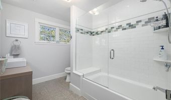 129 RUGGLES Ave, Newport, RI 02840