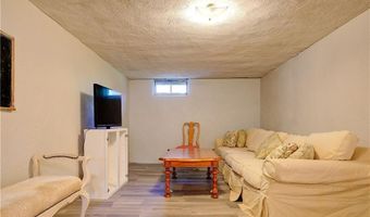 18 Sylvan Ter, Newport, RI 02840