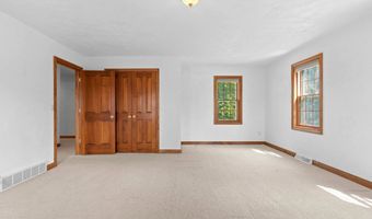 321 E APPLE CREEK Rd, Appleton, WI 54913