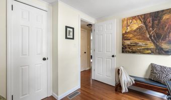 22 Rowe Pl, Bristol, CT 06010