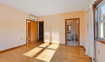 9 Snug Harbor Rd, Belgrade, ME 04917