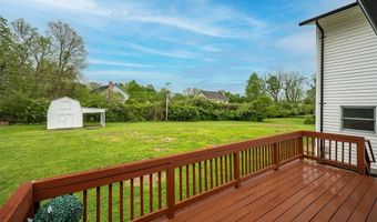 270 E Skyline Dr, Ballwin, MO 63011