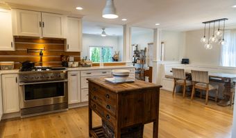18 Waverly Rd, Branford, CT 06405