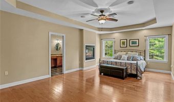 16 Leonard Dr, North Smithfield, RI 02896