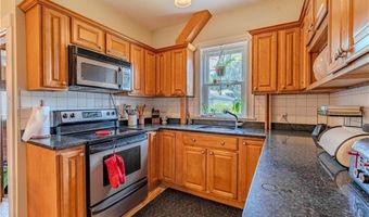 48 Central St, Warwick, RI 02886