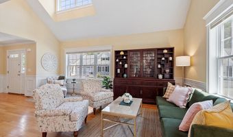 10 Ellsworth Village Rd 10, Acton, MA 01720
