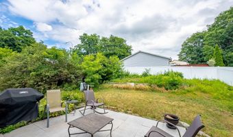 15 W Meadow Dr, Albany, NY 12203