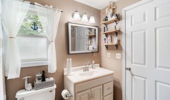 1317 Cable Ave, Beachwood, NJ 08722