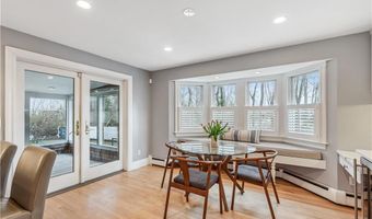 101 County Rd, Barrington, RI 02806