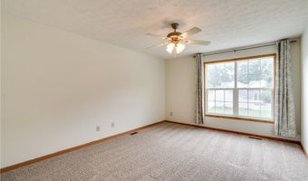 3061 Dover Dr, Akron, OH 44312