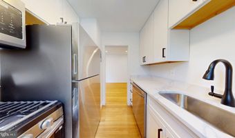 1210 N KENILWORTH St 8, Arlington, VA 22205