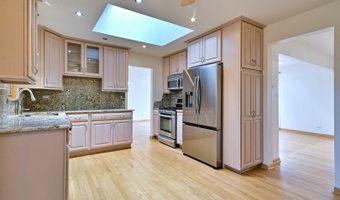 2360 N Drury Ln, Arlington Heights, IL 60004
