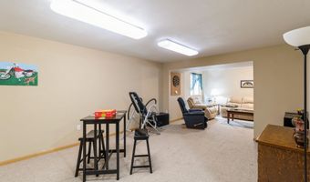 2516 Somerset Dr, Ames, IA 50010