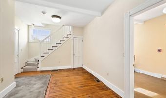 3 Memorial Blvd, Newport, RI 02840