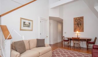 1 Oakwood Ter 7, Newport, RI 02840