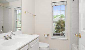4 Cambridge Dr 4, Danbury, CT 06811
