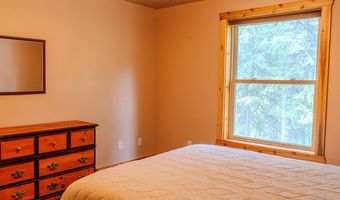 6 Three Point Rd, Cascade, ID 83611