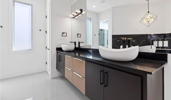727 NE 2nd St, Bentonville, AR 72712