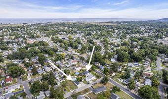 854 Main St, Belford, NJ 07718
