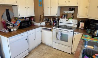 216 4th St E, Bottineau, ND 58318