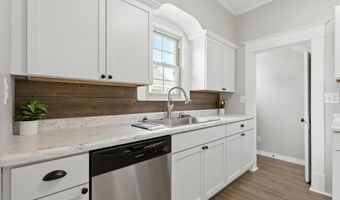 355 W 9th St, Auburn, IN 46706