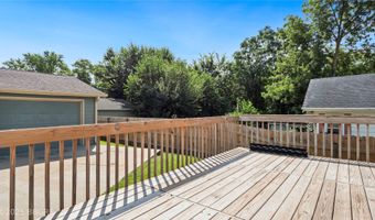 2325 E 40th Ct, Des Moines, IA 50317