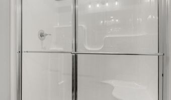 5165 Greyson Heights Dr, Auburn, IN 46706