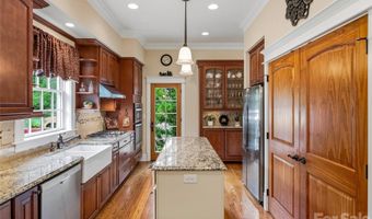 76 Edgelawn Rd, Asheville, NC 28804