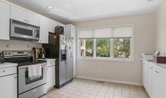 11 Boulevard Dr 10-44, Danbury, CT 06810