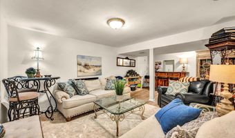 21 Lakeview Dr, Branford, CT 06405