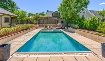 586 B St, Ashland, OR 97520