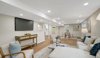 4006 JUSTINE Dr, Annandale, VA 22003