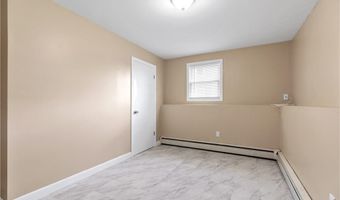 21 Reardon Dr, Middletown, RI 02842
