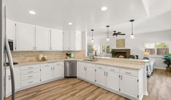 2084 Roberts Pl, Escondido, CA 92029