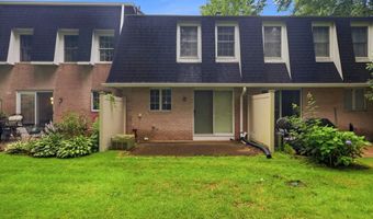 2 Mansion Woods Dr B, Agawam, MA 01001