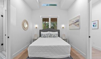 609 SW 4th St, Bentonville, AR 72712