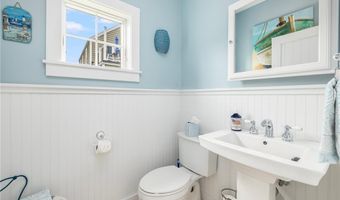 439 Wandsworth St, Narragansett, RI 02882